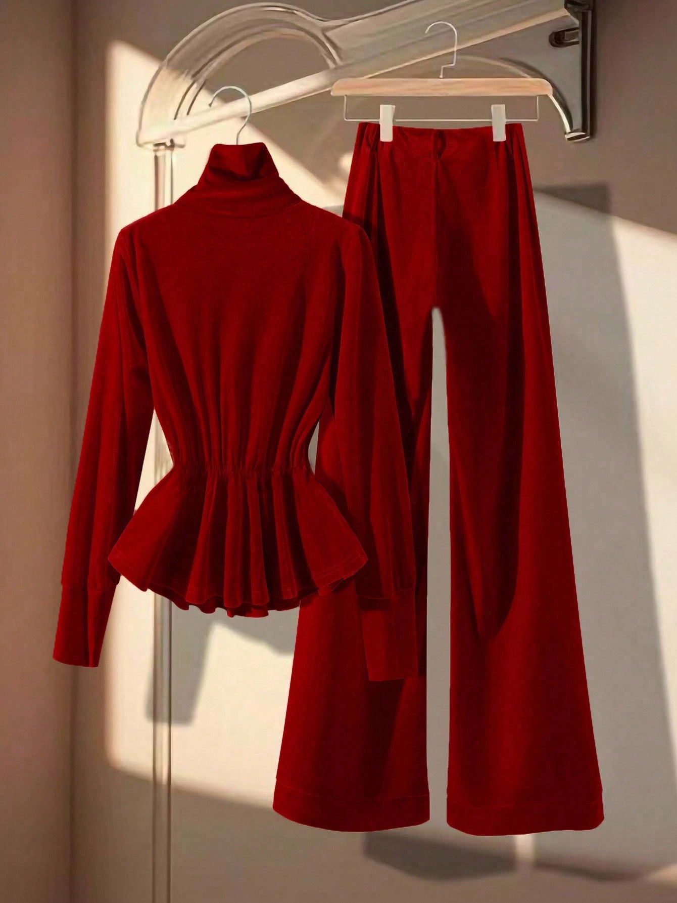 Women's Velvet High Neck Peplu – Wine & Beer Guayaquil recenzja i cena